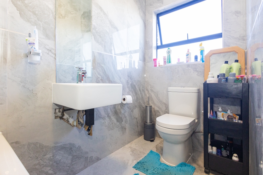 4 Bedroom Property for Sale in Loevenstein Western Cape
